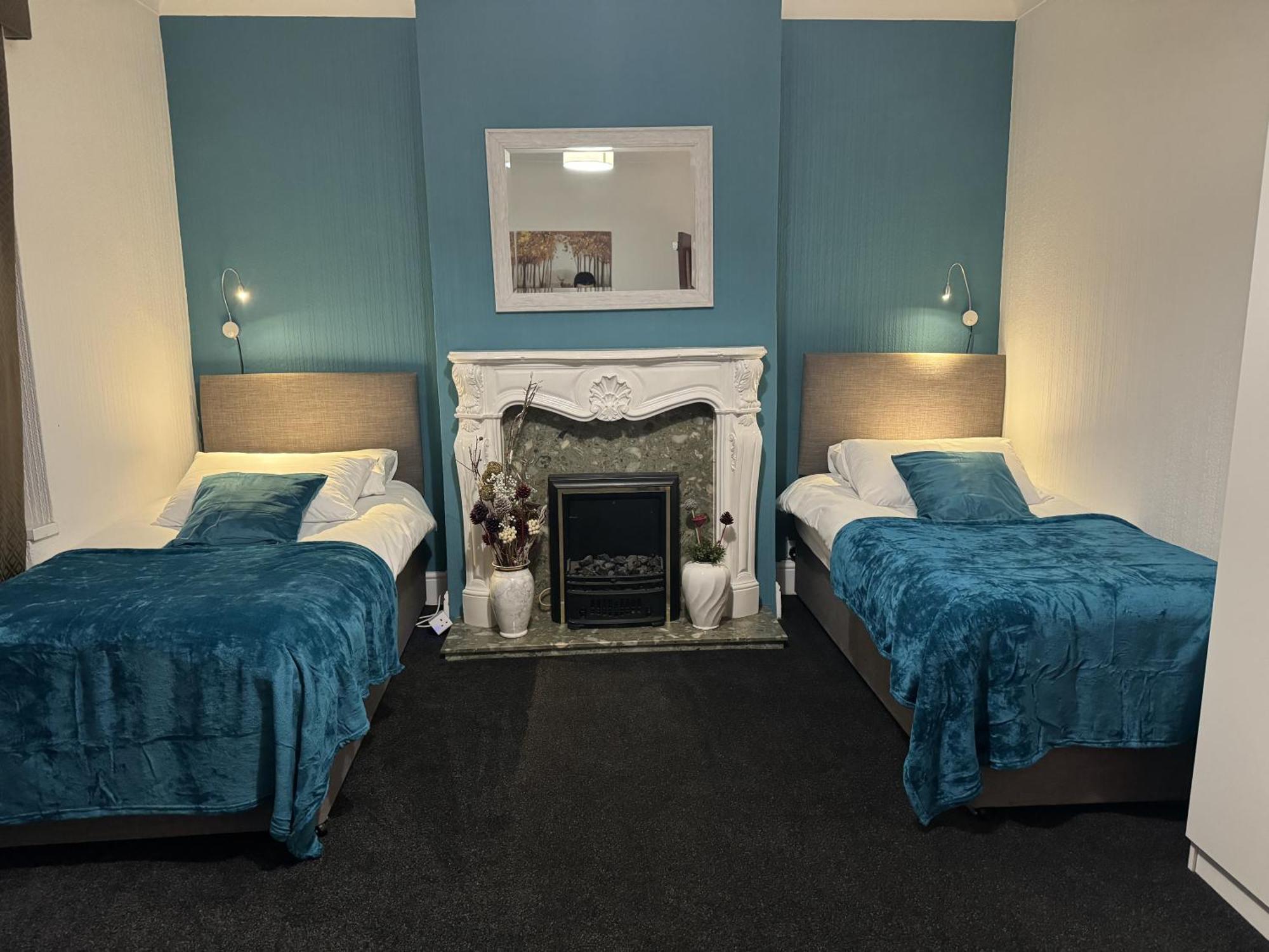 Huge 9 Bed Property Sleeps 17, Near Nec, City Centre, Hs2 Birmingham Exterior photo