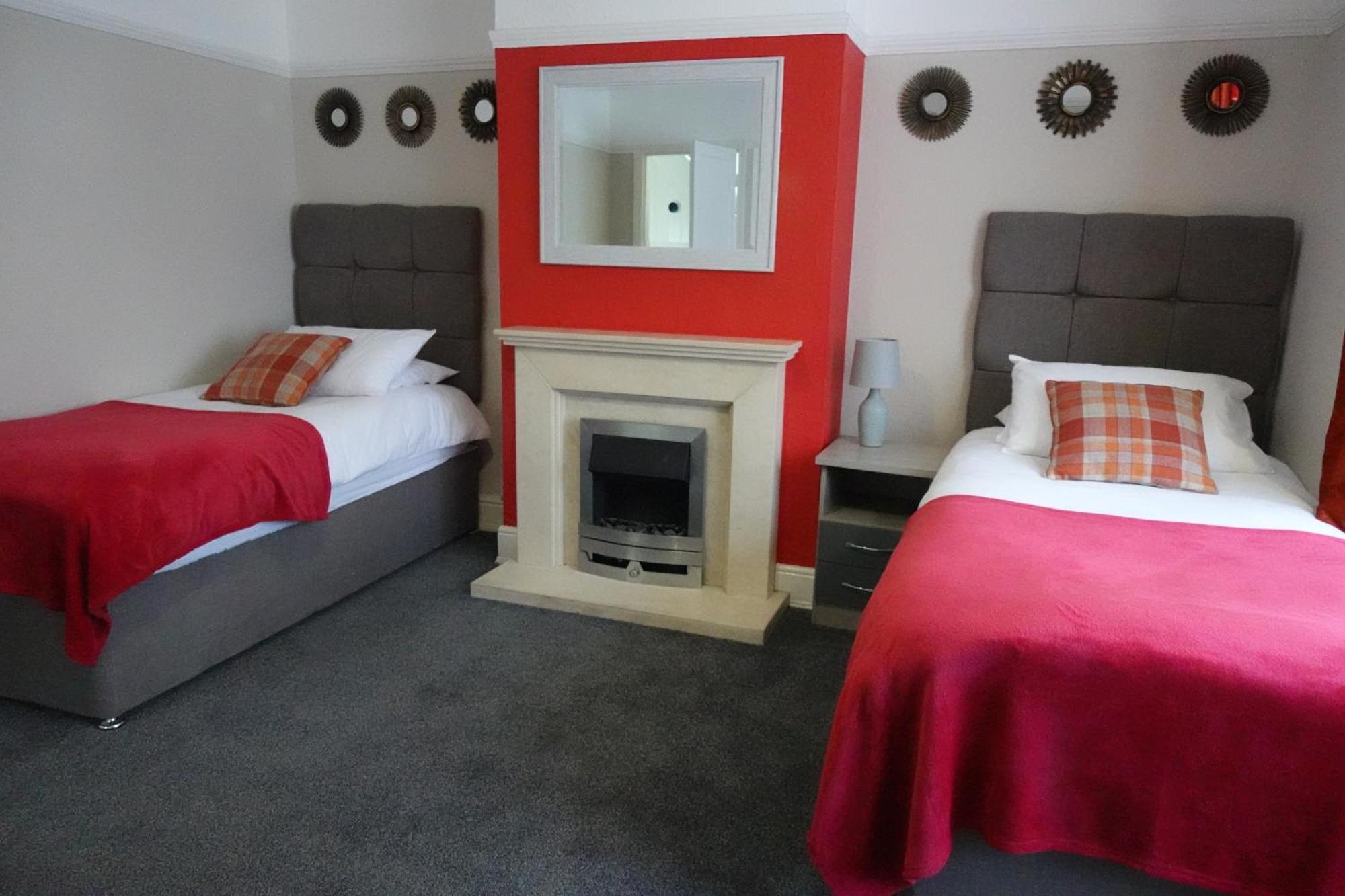 Huge 9 Bed Property Sleeps 17, Near Nec, City Centre, Hs2 Birmingham Exterior photo