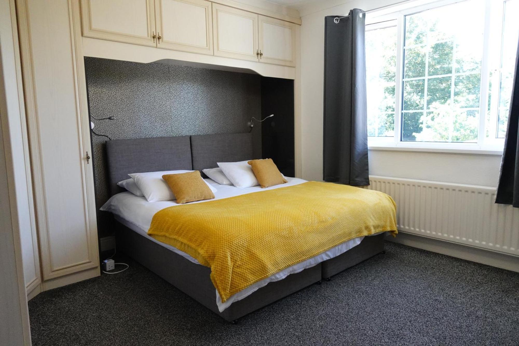 Huge 9 Bed Property Sleeps 17, Near Nec, City Centre, Hs2 Birmingham Exterior photo