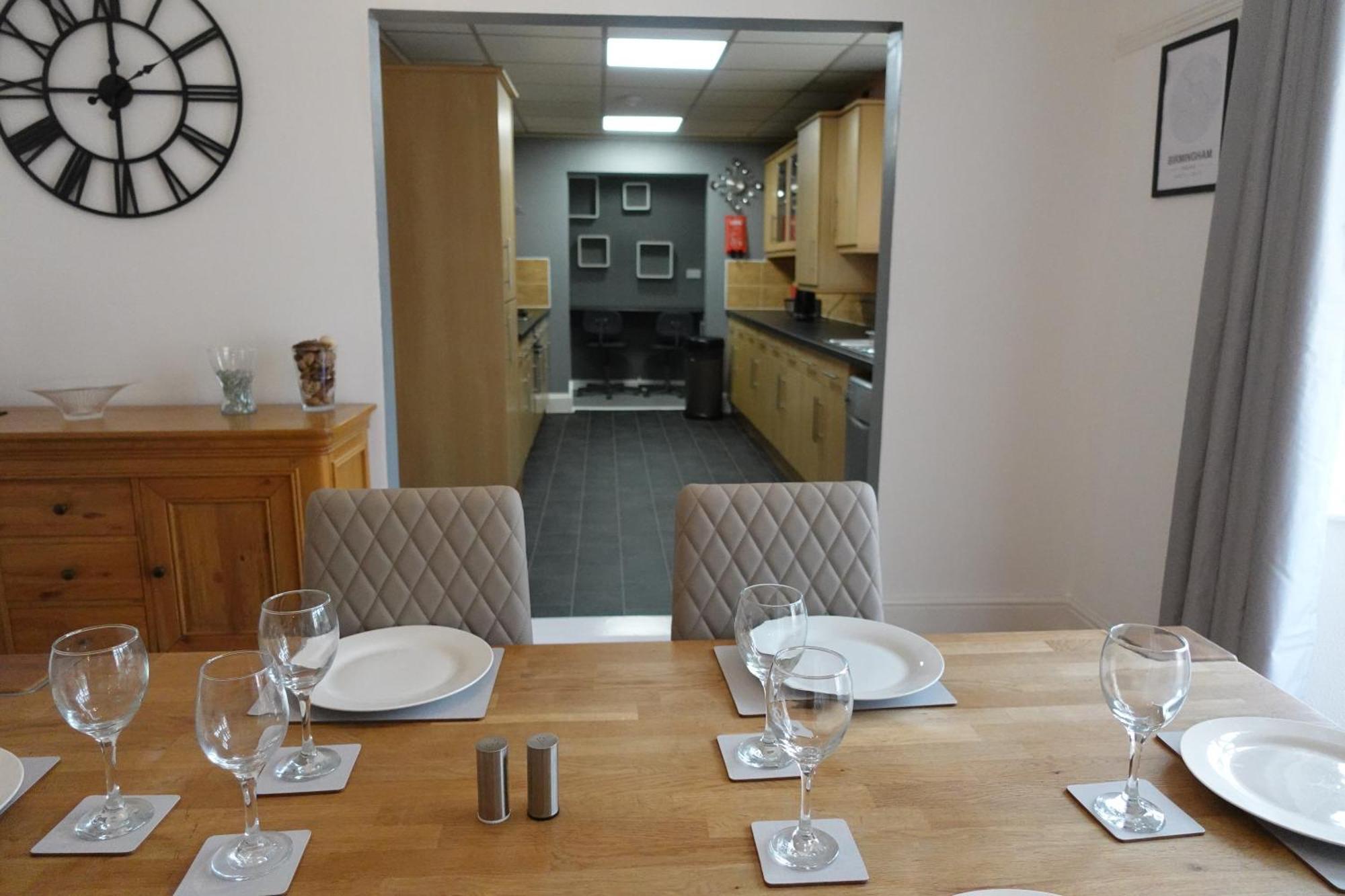 Huge 9 Bed Property Sleeps 17, Near Nec, City Centre, Hs2 Birmingham Exterior photo